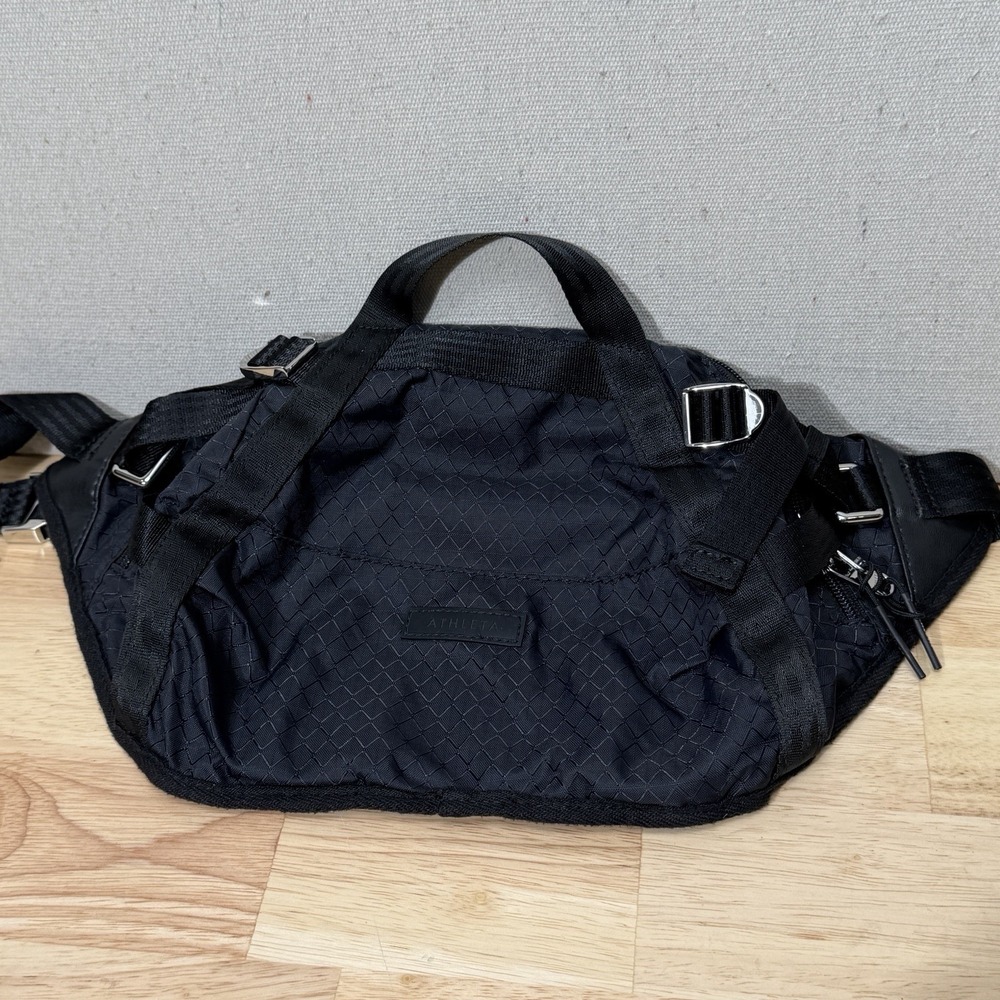 Athleta Excursion Waist Bag Black‎ Belt Bag Crossbody Nylon Travel Fanny Pack